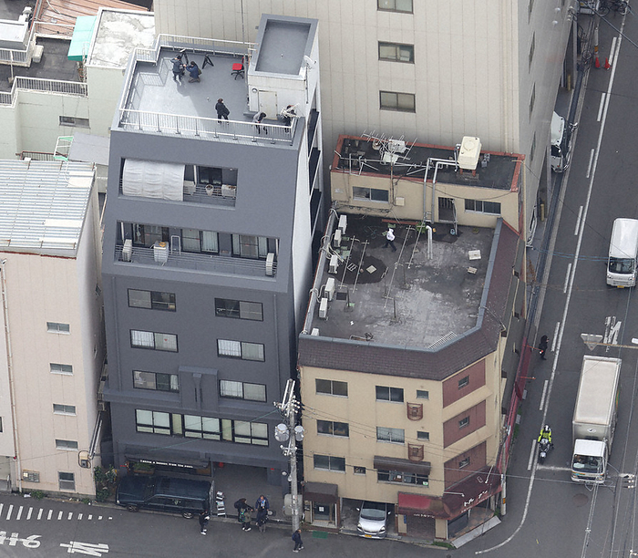Building where college student who fell to his death was called to The building  left  where the university student was called out. The university student jumped to the building on the right in an attempt to escape, and then fell further.