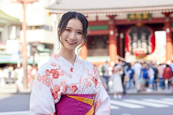Portraits of Japanese women in yukata