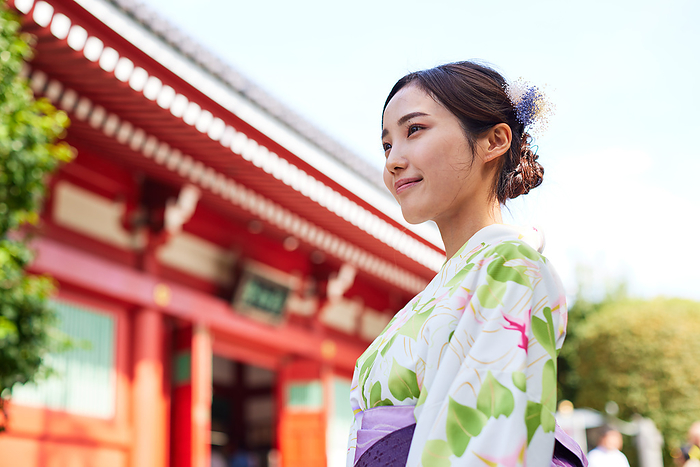 Portraits of Japanese women in yukata