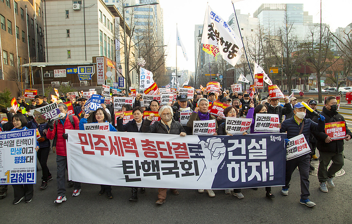 South Koreans demand the impeachment of President Yoon Suk Yeol at a rally in Seoul Protest demanding the impeachment of President Yoon Suk Yeol, Feb 17, 2024 : South Koreans hold a protest demanding the impeachment of President Yoon Suk Yeol in Seoul, South Korea. Thousands of people attended the rally. Participants demanded Kim Keon Hee, wife of President Yoon, to accept investigation by a special prosecution as they insist the first lady has been manipulating state affairs. Kim came under fire after video footage was released in November 2023 of her receiving a Christian Dior bag, valued at around US 2,200 from a Korean American pastor in September 2022. The placard reads,  Let us elect a  new  parliament which will impeach  the President Yoon  by uniting all of democratic power  .  Photo by Lee Jae Won AFLO 