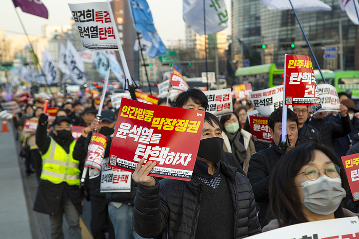 South Koreans demand the impeachment of President Yoon Suk Yeol at a rally in Seoul Protest demanding the impeachment of President Yoon Suk Yeol, Feb 17, 2024 : South Koreans hold a protest demanding the impeachment of President Yoon Suk Yeol in Seoul, South Korea. Thousands of people attended the rally. Participants demanded Kim Keon Hee, wife of President Yoon, to accept investigation by a special prosecution as they insist the first lady has been manipulating state affairs. Kim came under fire after video footage was released in November 2023 of her receiving a Christian Dior bag, valued at around US 2,200 from a Korean American pastor in September 2022. A picket  C  reads,  Let s impeach Yoon Suk Yeol who is a scum and doomed regime .  Photo by Lee Jae Won AFLO 