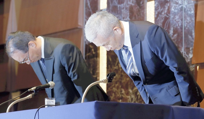 Benesse s customer information leak Up to 20.7 million items leaked  Benesse HD Chairman and President Hiroyuki Harada  right  and Benesse Corporation President Hitoshi Kobayashi bow at the beginning of a press conference on the afternoon of September 9, 2012 in Chuo ku, Tokyo.