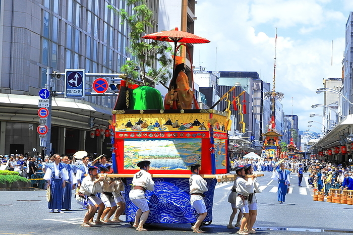 Usuideyama in the Gion Matsuri Yamaboko Junko  float procession  Kyoto City, Kyoto Prefecture Taken at Shijo Kawaramachi intersection