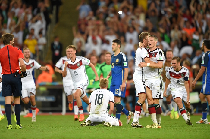 2014 FIFA World Cup Final Germany Wins 4th title in 6 tournaments Germany team group  GER , JULY 13, 2014   Football   Soccer : Toni Kroos of Germany kneels on the ground as Germany players celebrate after winning the FIFA World Cup Brazil 2014 Final match between Germany 1 0 Argentina at Estadio do Maracana in Rio De Janeiro, Brazil.  Photo by FAR EAST PRESS AFLO 