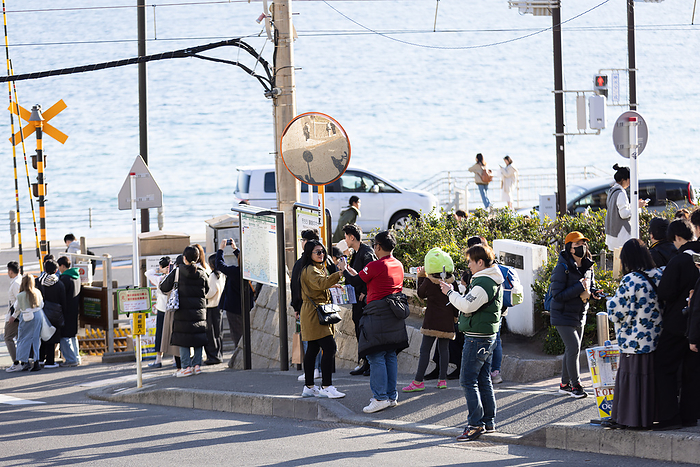 Overtourism in Kamakura, Japan Tourists are taking photos around the railroad crossing at Enoden s Kamakura Kokomae Station in Fujisawa City, Kanagawa Prefecture on February 28, 2024.  This railroad crossing is featured in the world famous Japanese anime series  Slam Dunk . It is a popular tourist destination for domestic and foreign tourists to visit and take photos.  However, due to the large number of tourists visiting, the Enoden train has become extremely crowded, and residents living along the line have been affected by the problem of overtourism.  Photo by Yosuke Tanaka AFLO 