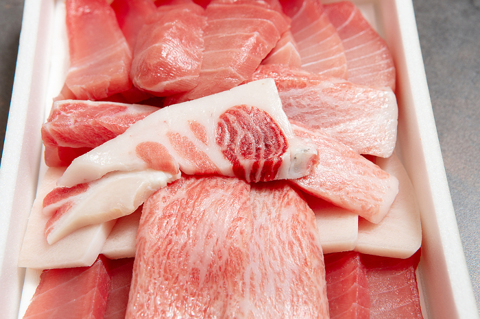 Tuna sashimi - assorted rare parts