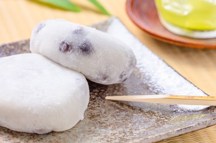 mame daifuku (sweet bean jelly made from rice or glutinous millet flour with sweet bean paste)