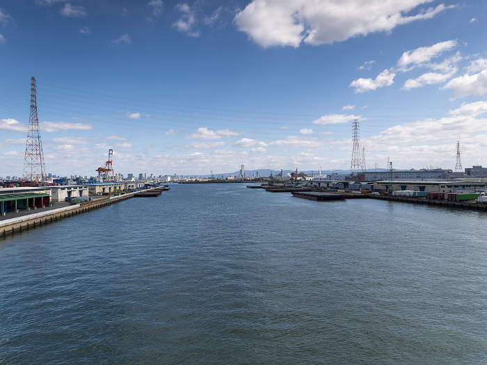 A view of the inner harbor of Osaka Port and the city from the bridge