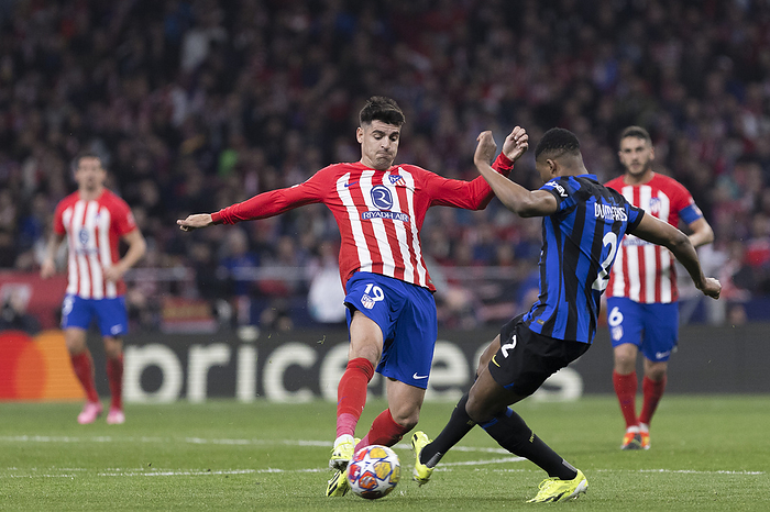 UEFA CHAMPIONS LEAGUE   Atletico de Madrid vs Inter de Milan    MADRID, SPAIN   MARCH 13: Alvaro Morata of Atletico de Madrid and Denzel Dumfries of Inter de Milan fight for the ball  during the UEFA Champions league 2023 24 round of 16 second leg match between Atletico de Madrid and Inter de Milan at Civitas Metropolitano Stadium.  Photo by Guille Martinez AFLO 