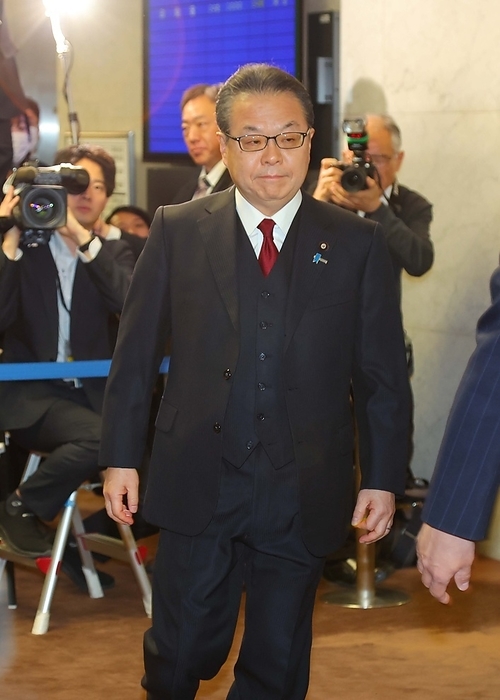 Political Fund Issues: Political Ethics Examination Committee in the House of Councillors House of Councillors Political Ethics Committee  Former Secretary General of the House of Councillors Hiroshige Seko heads to the committee room