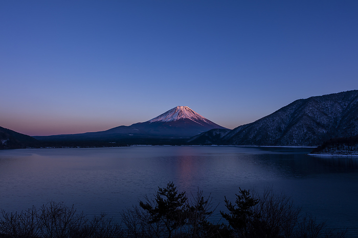 Fuji in evening light (Motosuko)
