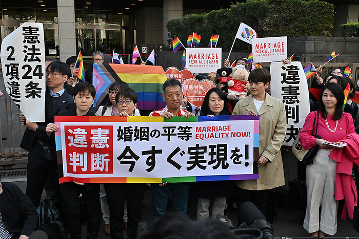 Lawsuit against the government over regulations not recognizing same sex marriages: Tokyo District Court rules that the state is  unconstitutional. Plaintiffs hold banners reading  Unconstitutional Decision  in response to the Tokyo District Court ruling.