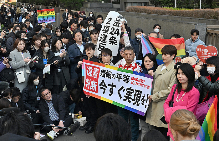 Lawsuit against the government over regulations not recognizing same sex marriages: Tokyo District Court rules that the state is  unconstitutional. Plaintiffs holding a piece of paper with the words  unconstitutional decision  written on it in response to the Tokyo District Court ruling, 11:15 a.m., March 14, 2024, in Chiyoda Ward, Tokyo.