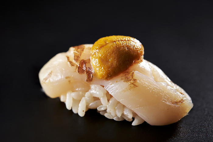 Nigirizushi with scallops topped with sea urchin