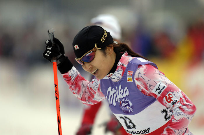 Alle Fotos zu diesem Thema unter www.kosecki.de     Madoka Natsumi  JPN ,  October 27, 2007   Cross Country Skiing :  after the  FIS World Cup the Women  39 s Sprint in Dusseldorf, Germany,  Photo by AFLO   0925 