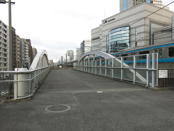 Former Toyoko Line promenade in Sakuragi-cho, Yokohama (near the Minato Mirai Line 4 viaduct)