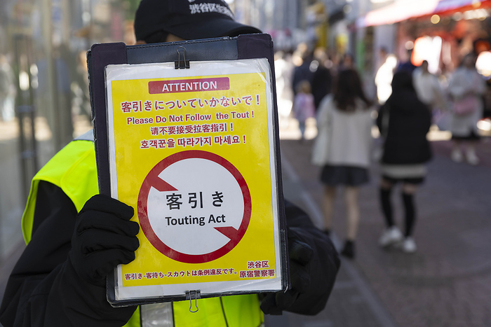 Harajuku, Tokyo, Japan Touts alert Volunteer of Shibuya s local government warns tourists not to follow touts by scammers in Harajuku, Tokyo on February 16, 2024.  Photo by Stanislav Kogiku AFLO 
