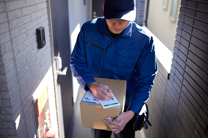 Delivery person filling out an absentee slip