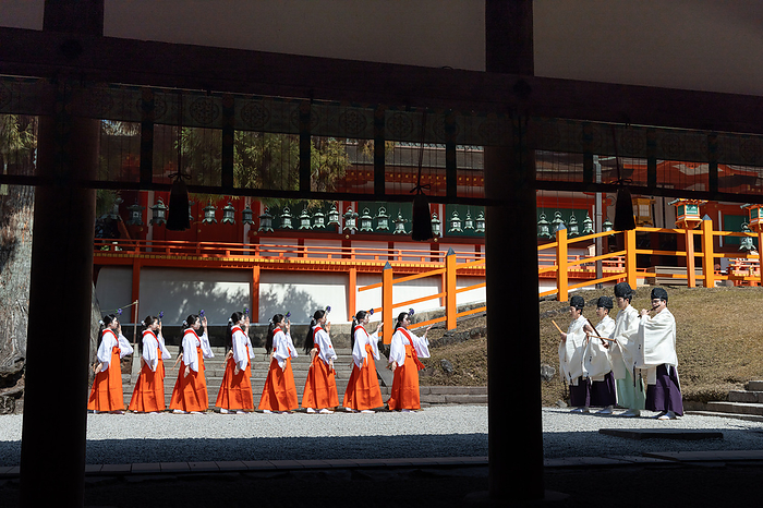 Kasuga Taisha Shrine Apple Garden Rice Planting Ceremony Rice Planting Dance Nara City, Nara Prefecture A rice planting dance of Yaotome women is performed to the songs of Kagura men and musical instruments  scepter clapper, copper clapper, sasara, and kagura flute .