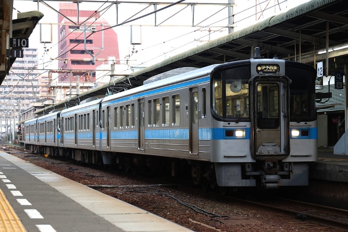 JR Shikoku] Series 7000 (Yosan Line: Matsuyama Station)