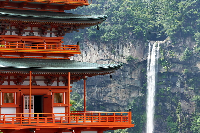 Nachi Falls and the three-story pagoda