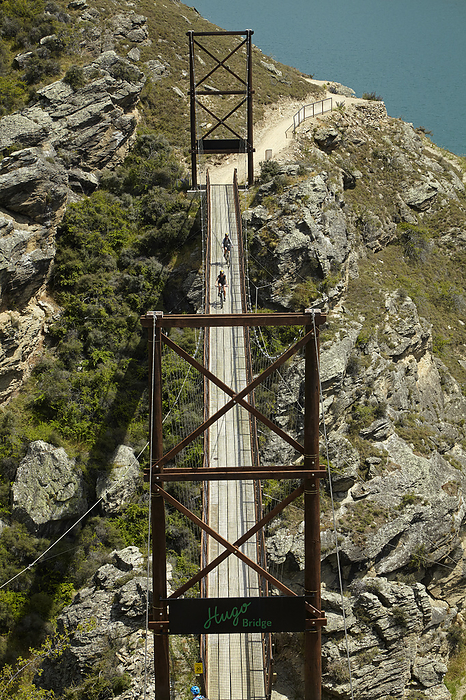 New Zealand Hugo suspension bridge on Lake Dunstan Cycle Trail and Lake Dunstan, near Cromwell, Central Otago, South Island, New Zealand