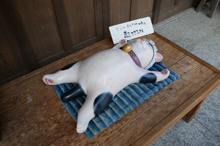 Sleeping cat figurine
