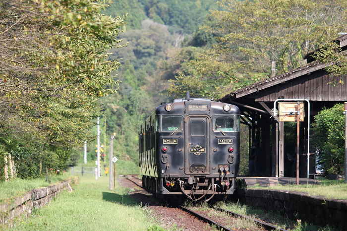 Kagoshima Prefecture's Kamaekawa Station, where a Meiji-era station building still stands