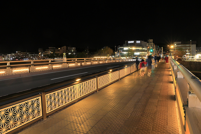 Illuminated Sanjo Ohashi Bridge, Kyoto Sanjo Ohashi Bridge is illuminated from March 1, 2024.