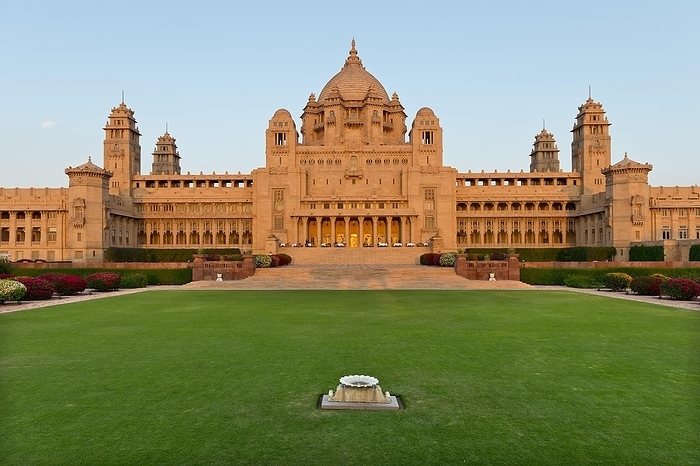 Ameid Bhawan Palace, Jodhpur, India Facade of the garden side with a restaurant, Palace Hotel, Umaid Bhawan Palace in the evening light, Jodhpur, Rajasthan, India, Asia