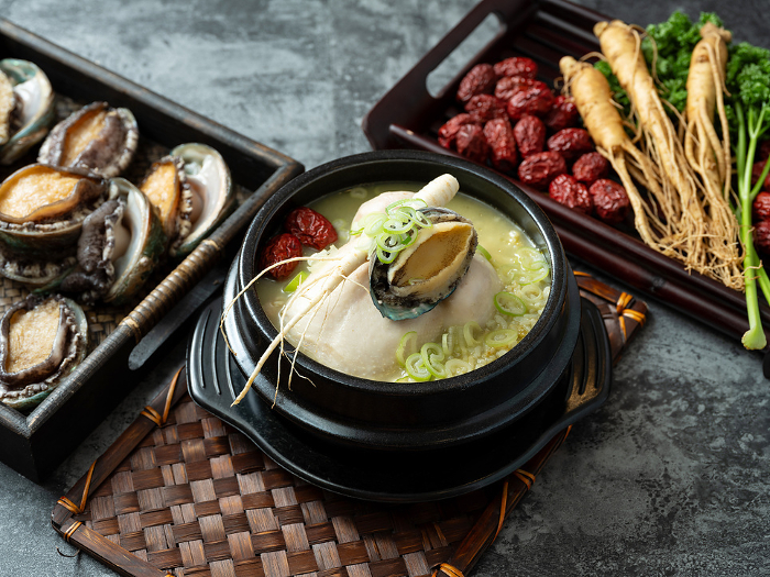 Ingredients for Sanggi-Tang and Sanggi-Tang with Abalone and Ginseng Han-Shoku Image