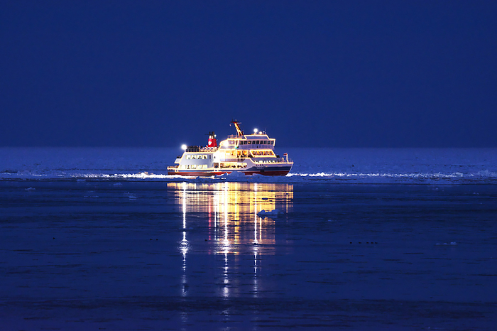 Drift Ice Sunset Cruise with Icebreaker Orora, Hokkaido, Japan  9 C