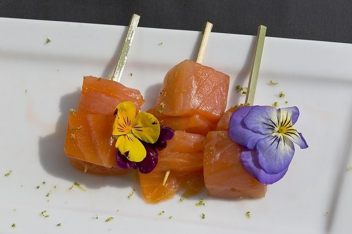 Food photography salmon with edible flowers, by Dieter Rebmann