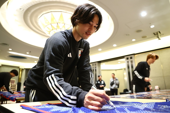 Japan national soccer team training session Japan s Takumi Minamino signs autographs at their hotel in Chiba, Japan, March 19, 2024.  Photo by JFA AFLO 