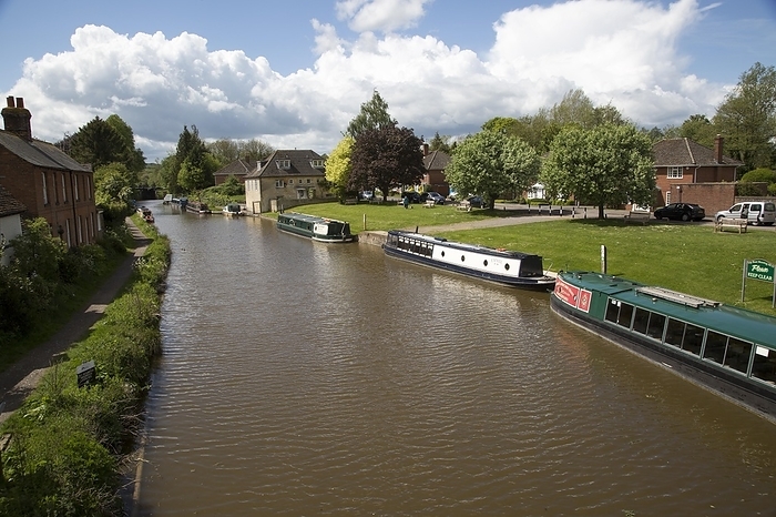 United Kingdom Narrow boats on the Kennet and Avon canal, Hungerford, Berkshire, England, UK, by Ian Murray