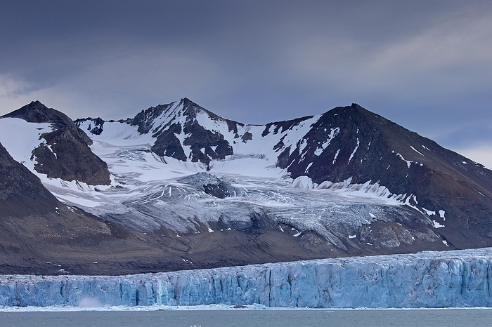 Samarinbreen glacier calving into Samarinvågen, bay of the fjord Hornsund in Sørkapp Land at Spitsbergen, Svalbard, by alimdi / Arterra
