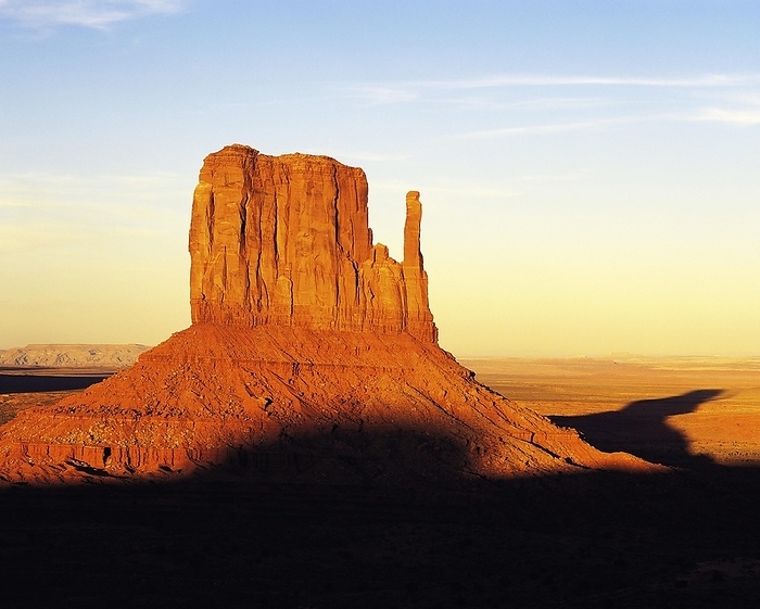 America West Mitten Butte in the early morning, Monument Valley, Utah Arizona border, USA Monument Valley, Felsenlandschaft, by Klaus Steinkamp