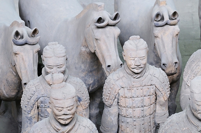 Steinsoldaten aus freigelegten Gräbern in China, by Klaus Steinkamp