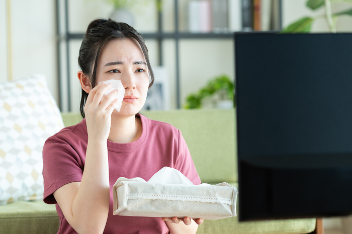 Young Japanese woman watching TV (People)