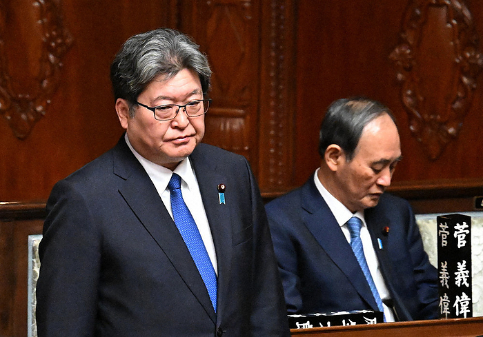 Plenary Session of the Diet, House of Representatives Former LDP Policy Research Council Chairman Koichi Hagiuda attends a plenary session of the House of Representatives. On the right is former Prime Minister Yoshihide Suga, photographed by Mikaru Takeuchi at 0:59 p.m. on March 21, 2024 in the Diet.