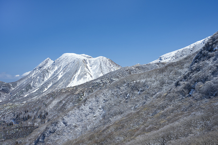 Kujyu mountain range in clear winter weather