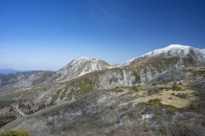 Kujyu mountain range in clear winter weather