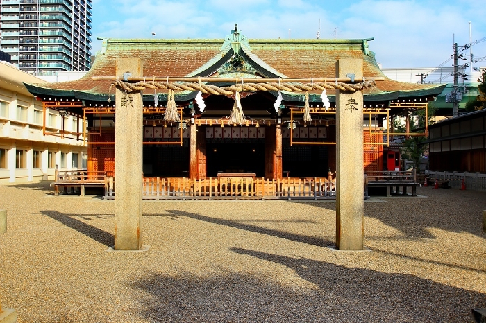 Imamiya Ebisu Shrine, also known as Ebessan, the god of business prosperity, is dedicated to Ebisu, one of Osaka's seven gods of good fortune...