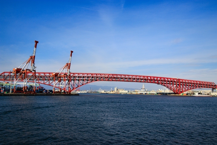 Total length: 980 m, center span: 510 m! The longest truss bridge in Japan... 