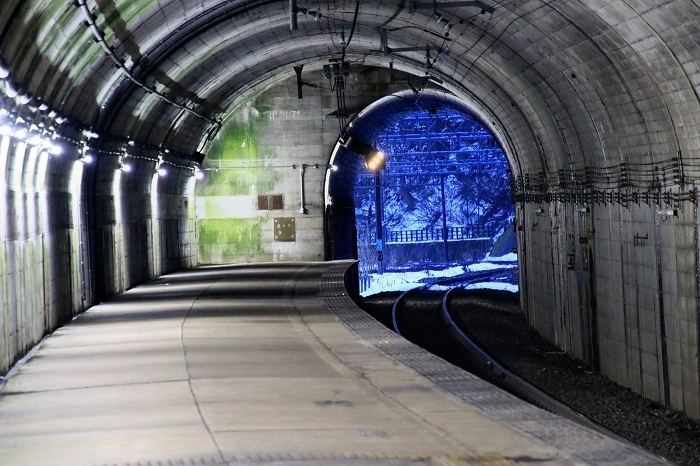 A station in a tunnel! Unexplored station on the Joetsu Line... Yuhiso Station on the Joetsu Line