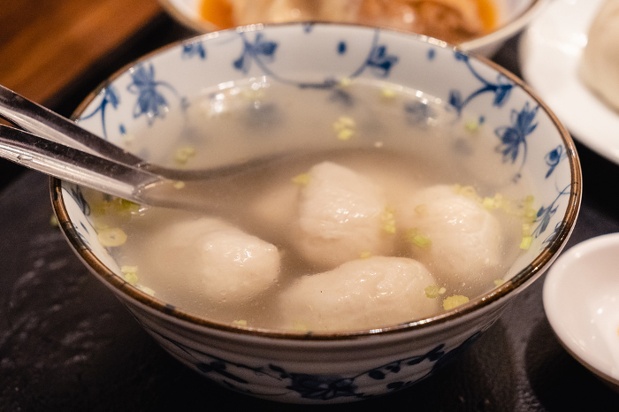 Taiwanese fish ball soup (魚丸湯)