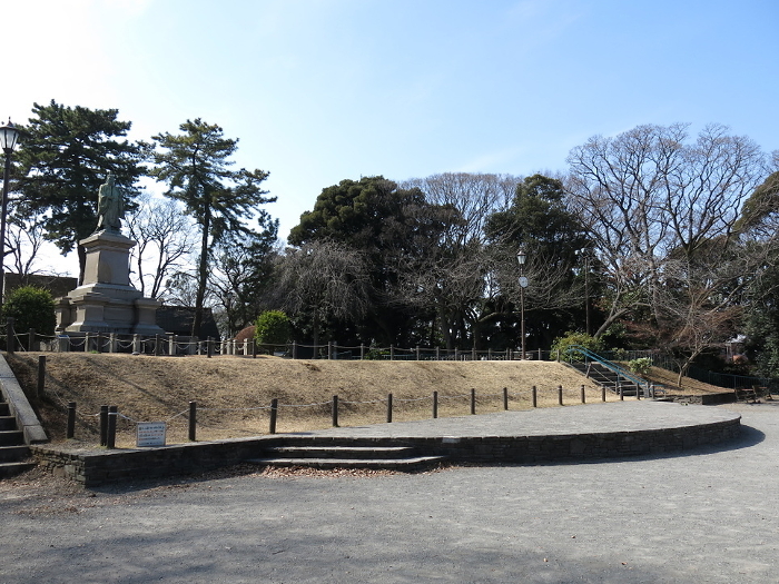 Statue Plaza (Ii Naosuke statue and stage) in Sweepstakes Park in Yokohama City