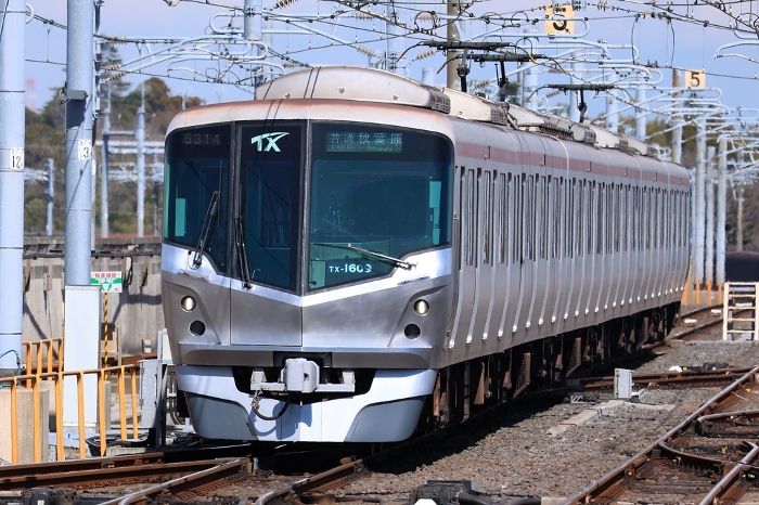 Metropolitan Intercity Railway] TX-1000 Series (Tsukuba Express: Moriya Station)