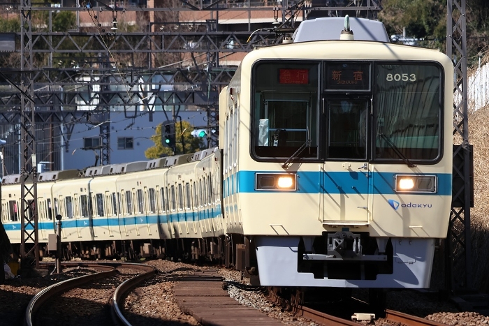 Odakyu] Type 8000 Express (Odawara Line: Yurigaoka Station)