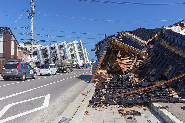 Noto Peninsula Earthquake, Ishikawa Prefecture Disaster relief vehicles and collapsed houses and buildings